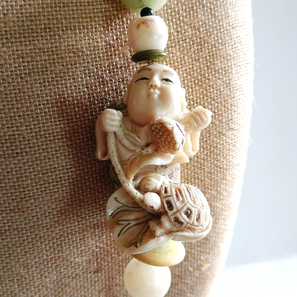 NETSUKE NECKLACE BUDDHA RIDING TURTLE HOLDING LOTUS 29" LONG - Picture 6 of 10